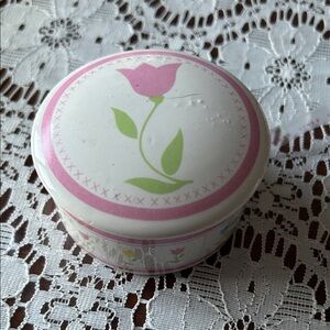 Vintage 1987 FTDA Ceramic 
Floral Round Trinket Box